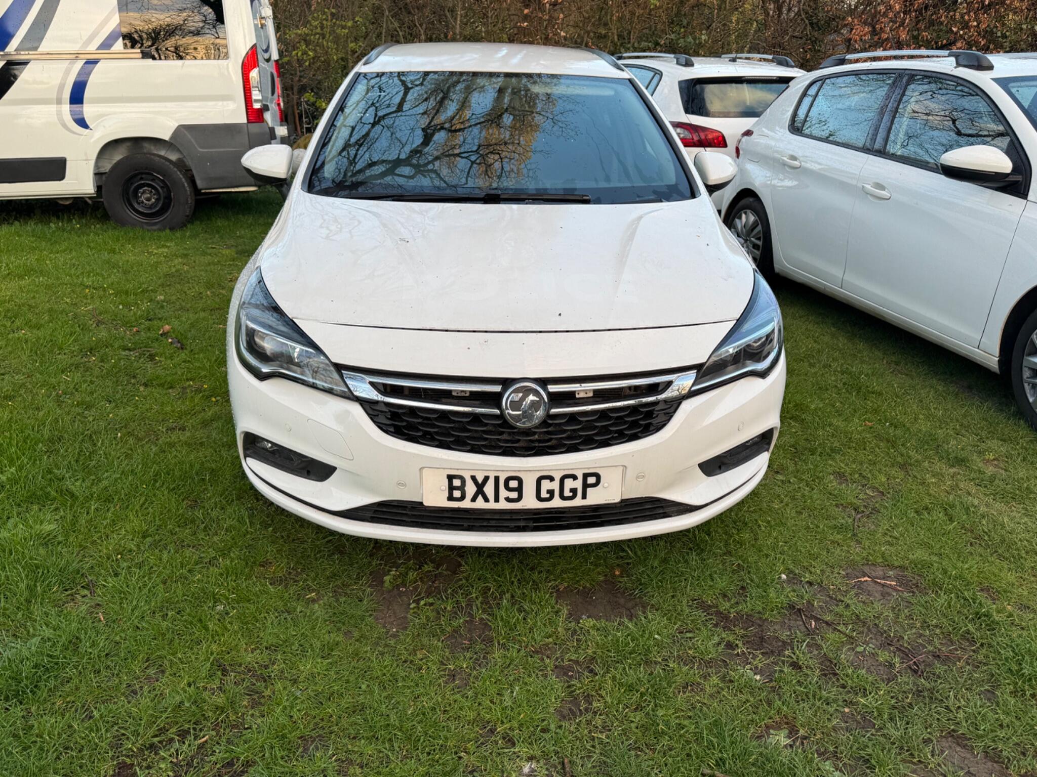 Vauxhall Astra 1.6 CDTi BlueInjection SRi Nav Sports Tourer Auto Euro 6 (s/s) 5dr — photo 31 of 44